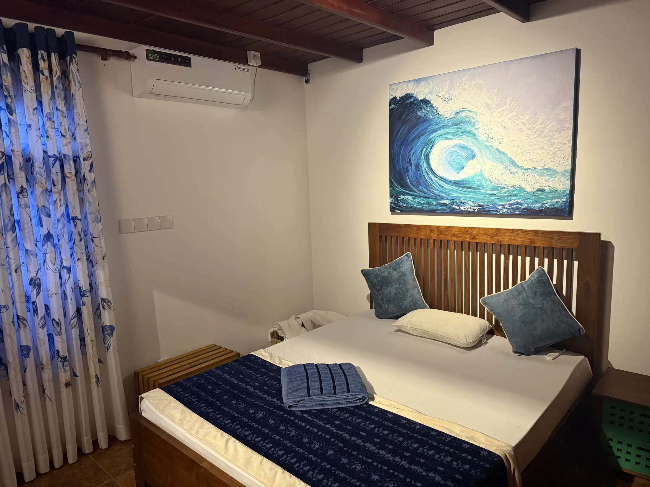 Room 01