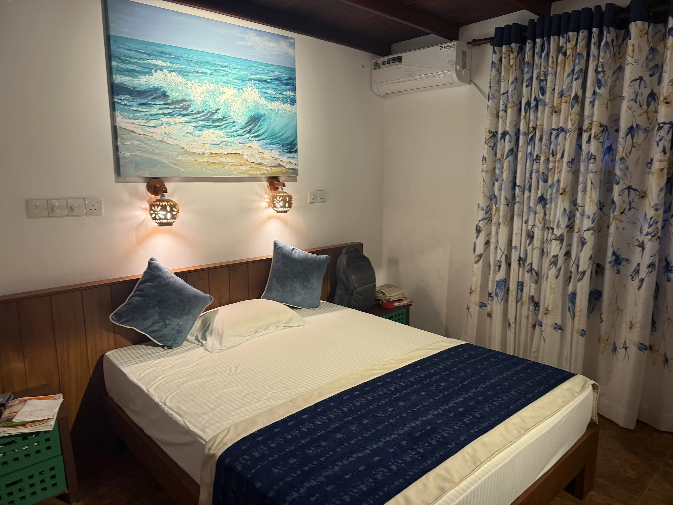 Room 02